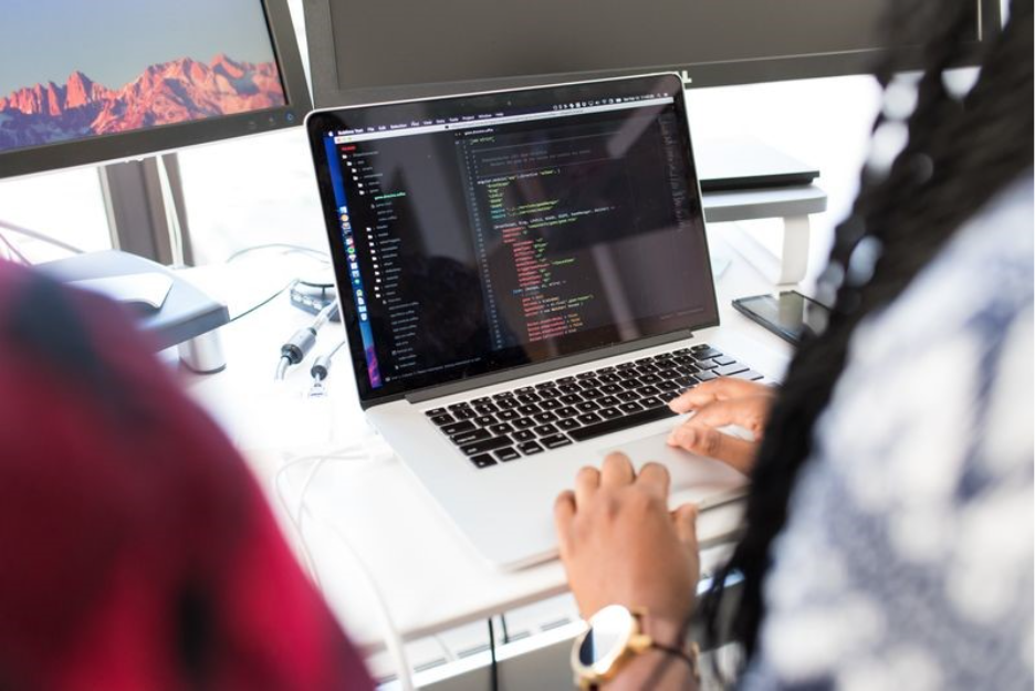 AI Agents vs Traditional Software Explained